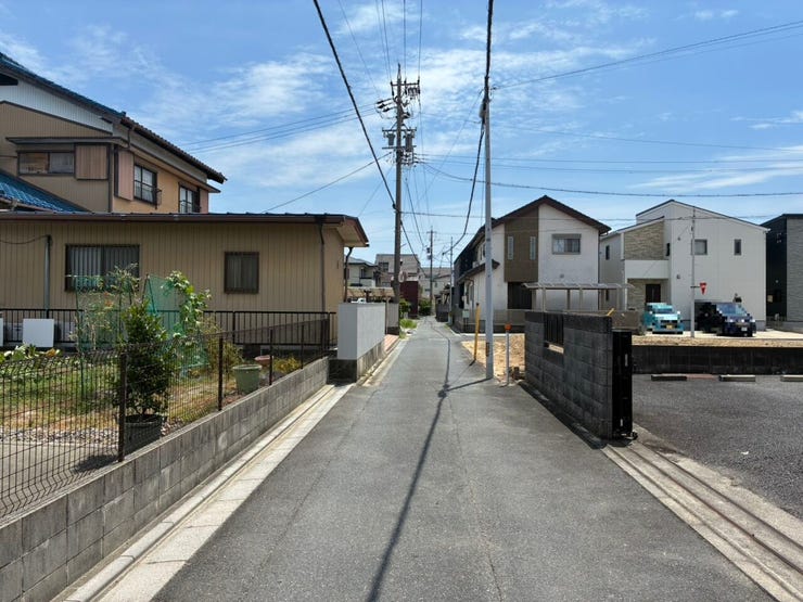 *北東側前面道路*