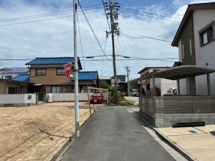 *南東側前面道路*