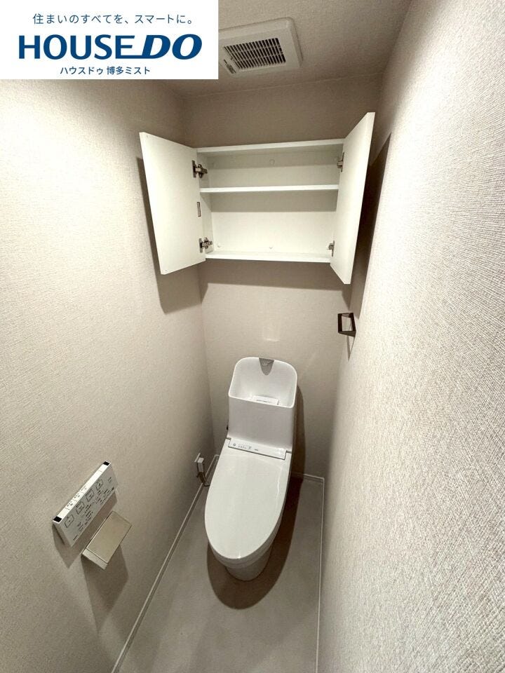 【毎日の使うものだから】温水洗浄便座付きのトイレです。汚れてもサッとひと拭きでお手入れ簡単。節水仕様でしっかり洗浄できます。環境にやさしく、しかも経済的です。