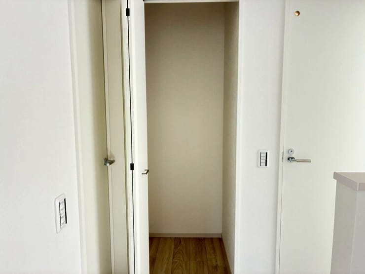 2階廊下の収納です
掃除機などの収納にピッタリ