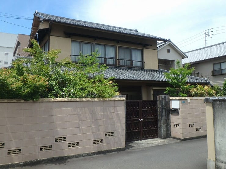 外観を南東側より撮影