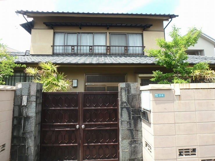 外観を東側より撮影