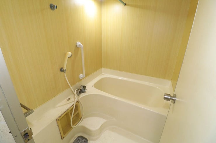 清水町 トーカンマンション多賀山 【浴室】
弊社にて無料でリフォーム見積もり致します。ワンストップサービスで物件の購入からリフォーム工事まで弊社にお任せ下さい