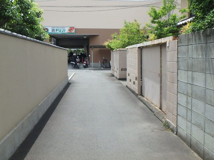 東側道路