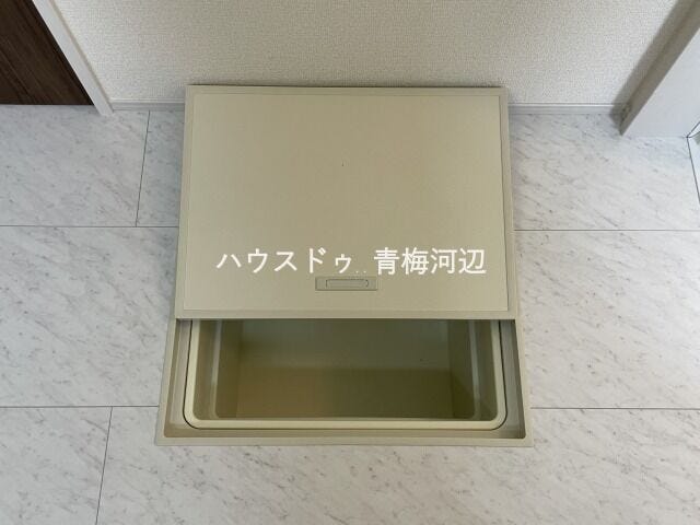 洗面所床下収納:床下収納があることで、まとめ買いした日用品や飲料の保管場所にも困りません。