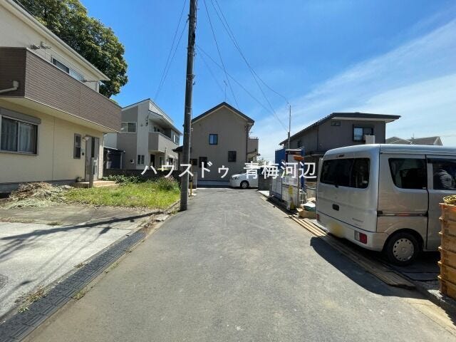 【北側 前面道路】幅員約4.5mの前面道路です。普通車が1台通れる幅となります。大型車の通行が少ないので、振動や騒音が抑えられます。