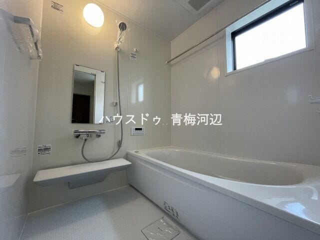 浴室:足を伸ばせるお風呂♪毎日の疲れを癒したり、子どもとの会話ができるのは広いバスタブならではですね!
