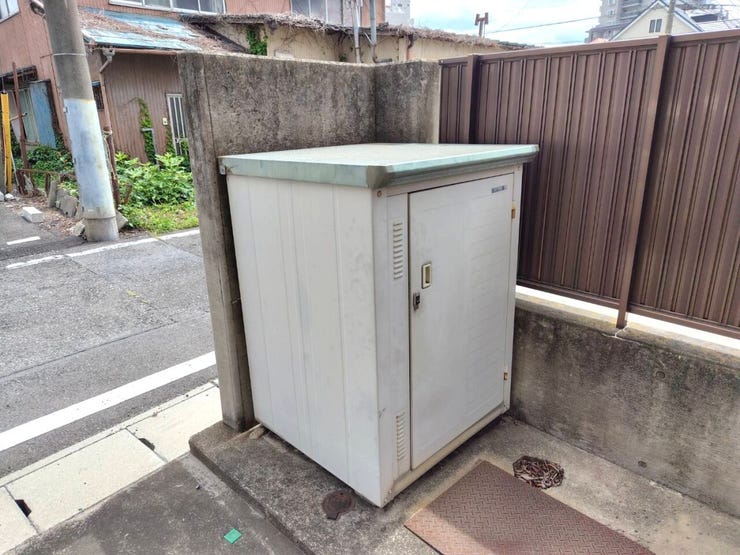 お庭にちょっと嬉しい小さめの物置