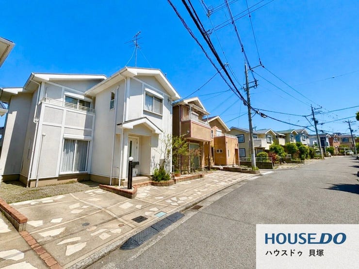 閑静な住宅街に位置しながら、開けた景色も魅力です。