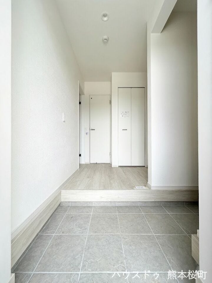 ■「しまう」が叶える美しい玄関■大容量の玄関収納があることでいつも整理された、気持ちの良い「家の顔」を保てます。