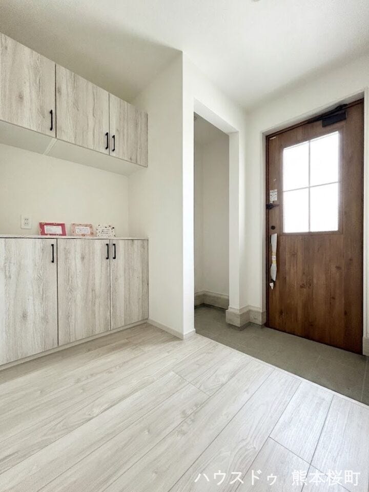 ■「ただいま」の安堵をくれる場所■訪れる人を迎え入れ、帰るたびにホッと一息つける、明るく機能的なエントランス。