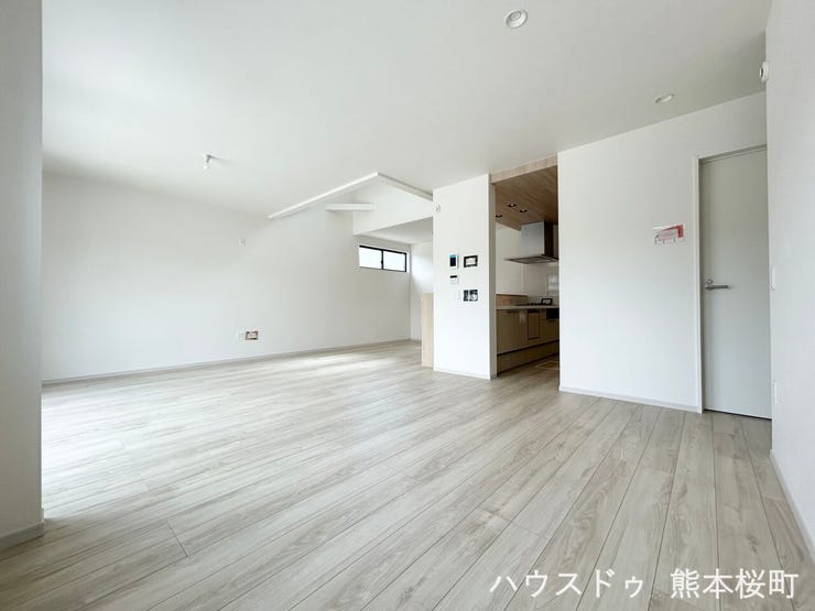■安らぎと笑顔の中心地■陽光が優しく降り注ぎ、会話が自然と弾む。ここでは、毎日が特別な時間へと変わります。