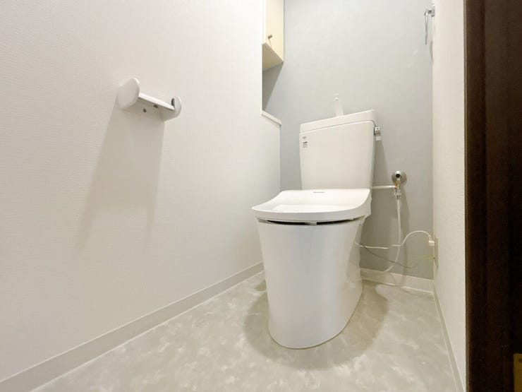 収納棚がありトイレもすっきり使用できます◎