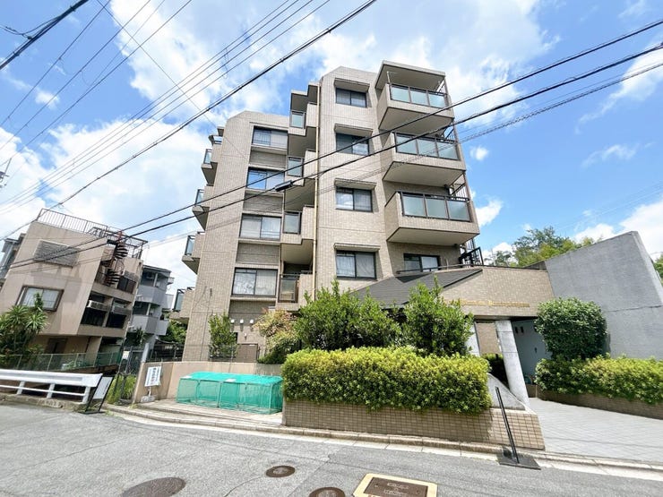 あたたかな陽が差し込み、優しい風が吹き込む陽当り・通風良好な立地です。
