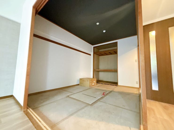 リビング横の和室スペースは休憩したり、お子様の安全な遊びスペースとしても使えます◎(リフォーム中)