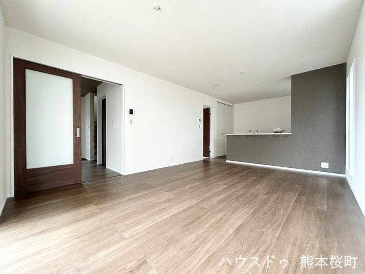 ■安らぎと笑顔の中心地■陽光が優しく降り注ぎ、会話が自然と弾む。ここでは、毎日が特別な時間へと変わります。