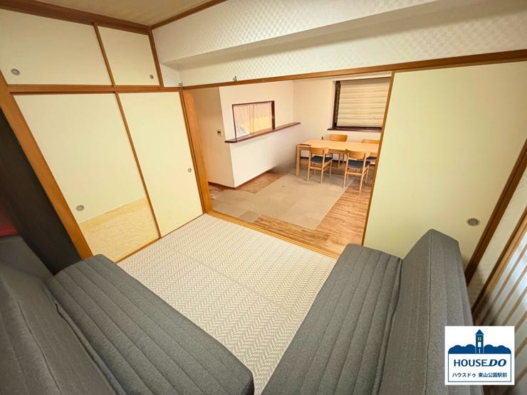 リビング隣にある押し入れ付き和室です。
全居室収納付きで居住スペースが広く使えます。