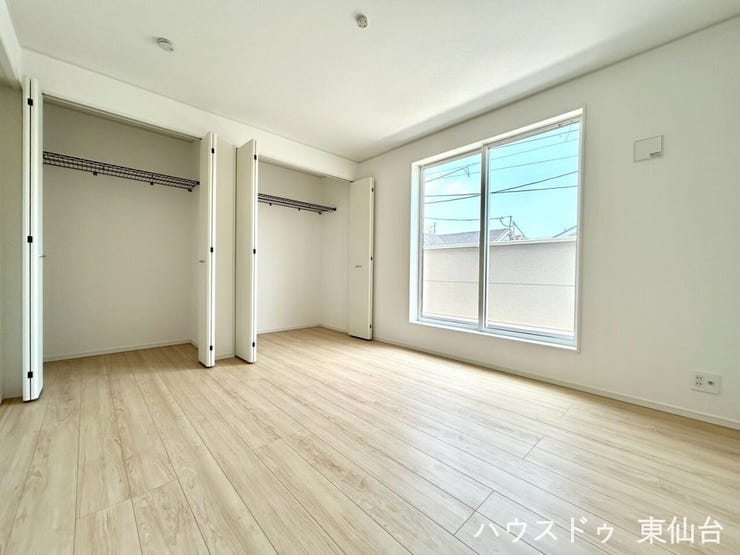 収納がまとまった主寝室は、生活感を抑えたすっきりとした空間づくりができます。