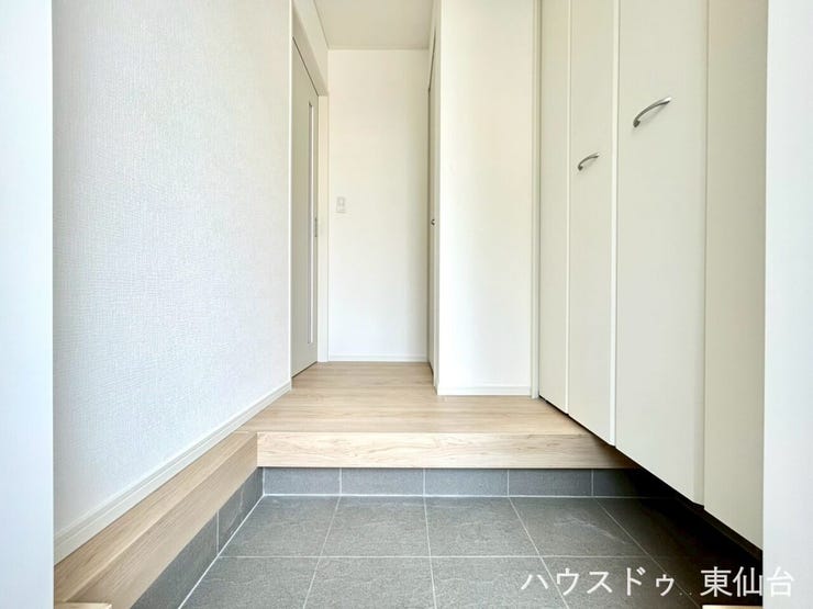 段差のないフラット設計で、毎日の出入りもスムーズに