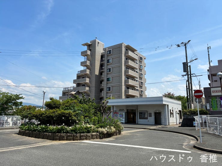 【外観】
JR舞松原駅まで徒歩2分の好立地マンションです!スーパーサニーまでは徒歩1分!