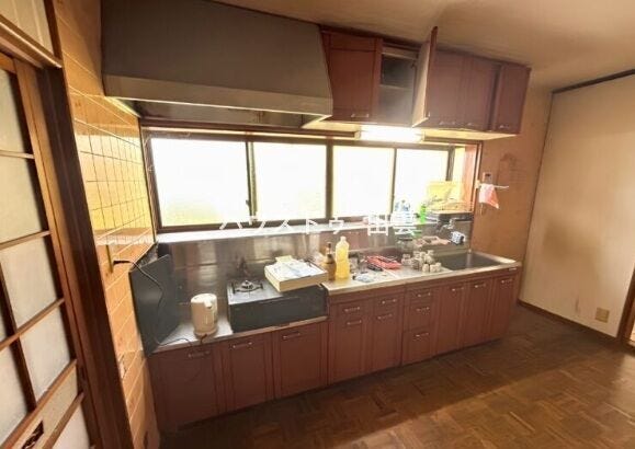 キッチンは収納があり小物から鍋類まで大小問わず、適材適所の収納を実現。出し入れもとてもスムーズです。