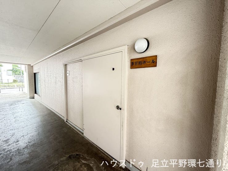 24時間利用可能なゴミ置場を備え、忙しいご家庭でもライフスタイルに合わせてゴミ出しが可能です。