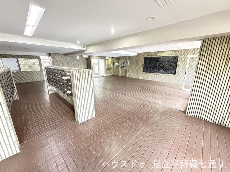 多目的ホールを備え、共用施設も充実した住環境です。