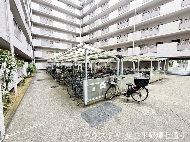 広々とした駐輪スペースを確保し、ご家族での利用にも対応可能です。