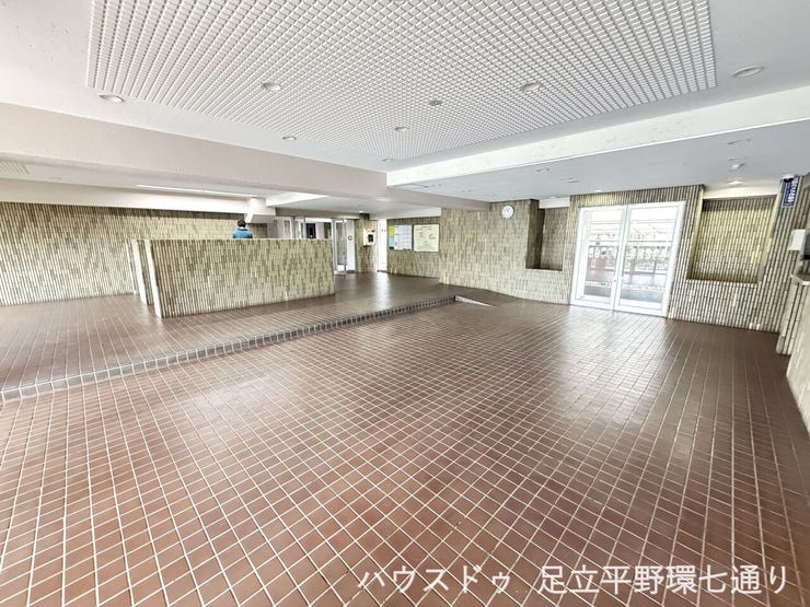 広々としたエントランスホールが住まう方や来訪者を上質に迎えます。