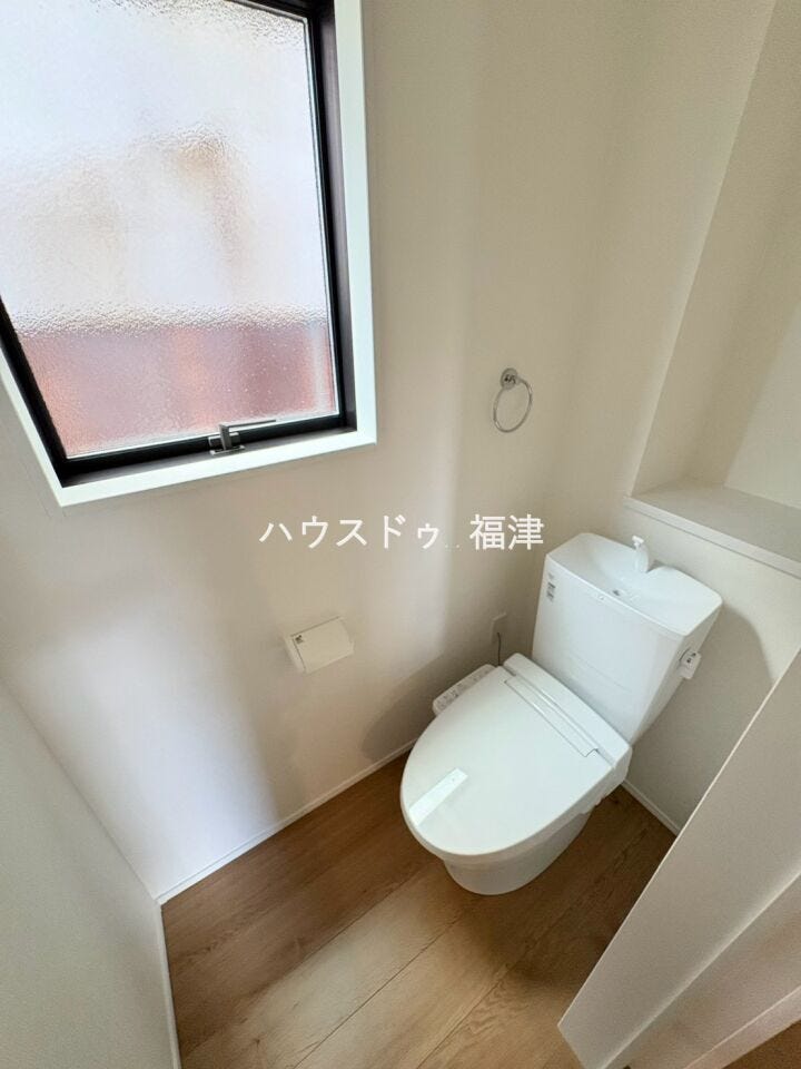 キズが付きにくく、汚れの付着を軽減、菌の繁殖を抑える
ハイパーキラミック仕様♪
暖房便座で、冬場も暖かいです♪
《福津市西福間3丁目 新築戸建》