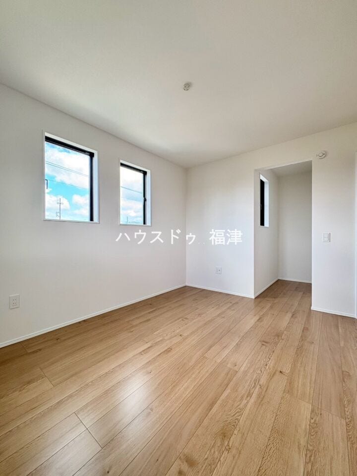 約6.0帖の洋室です♪
全居室収納付きでお部屋が綺麗に保てます。
《福津市西福間3丁目 新築戸建》