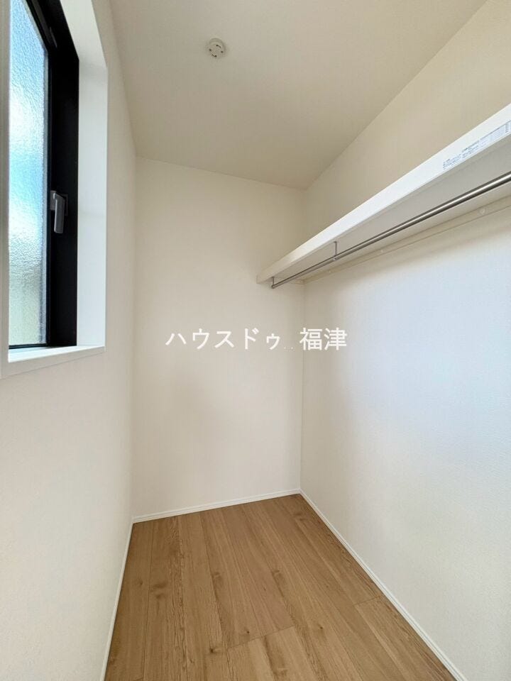 収納に余裕があると物が散らかることが少なく、
いつでもすっきりおしゃれなお部屋を保つことができます♪
《福津市西福間3丁目 新築戸建》