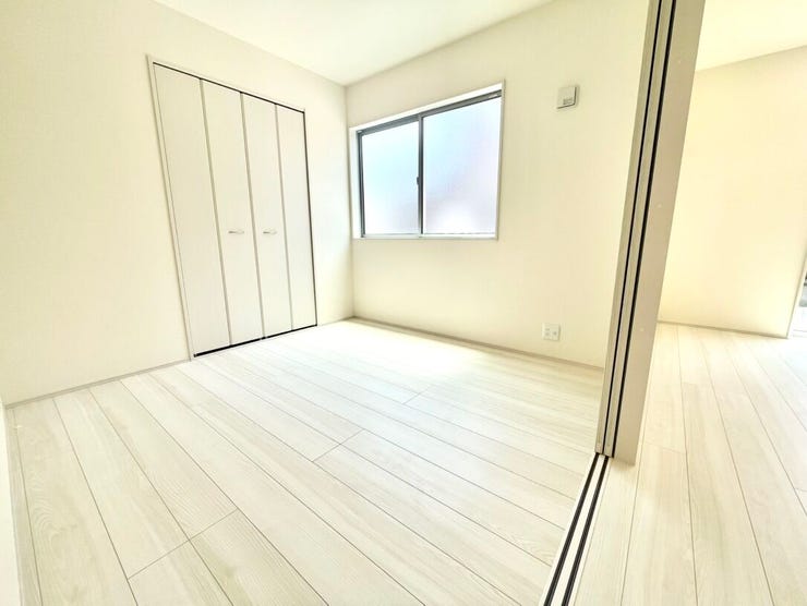 リビング続きの洋室は、お子さんの遊び部屋としても、
来客用としても活用色々です
