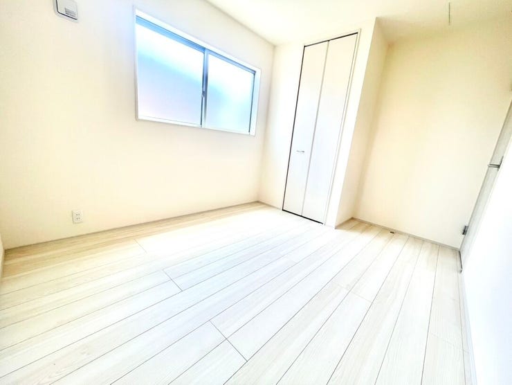 子供部屋として使えて、収納も奥行きがありお部屋もスッキリみせれます!
