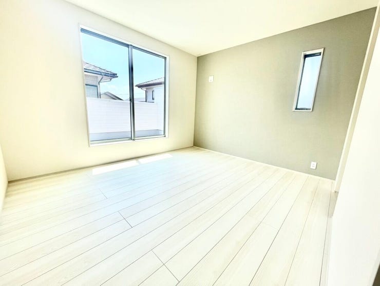 広々バルコニーのあるお部屋は、半個室のウォークインクローゼット付きでオシャレ感たっぷりのお部屋です!
夫婦の寝室にピッタリ♪