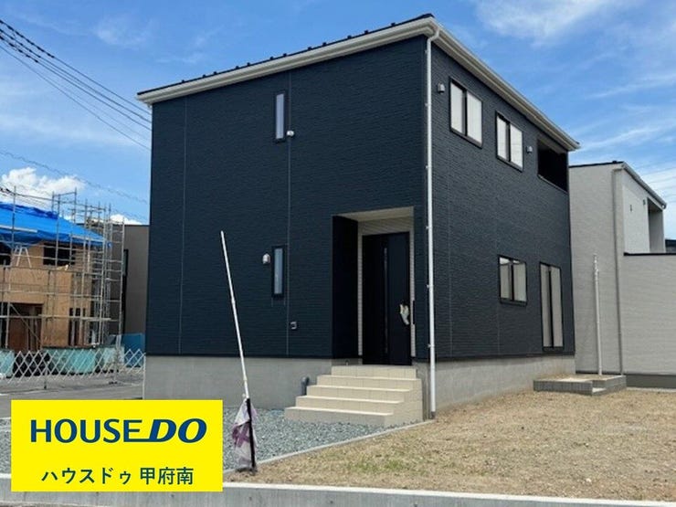 【外観】
インナーバルコニーは突然の雨にも安心♪共働き家庭にも嬉しい設備です!全居室ペアガラス採用!繰り返す地震の揺れを吸収する家クワイエ♪防犯カメラ付きです♪(中央市井之口 新築建売住宅)