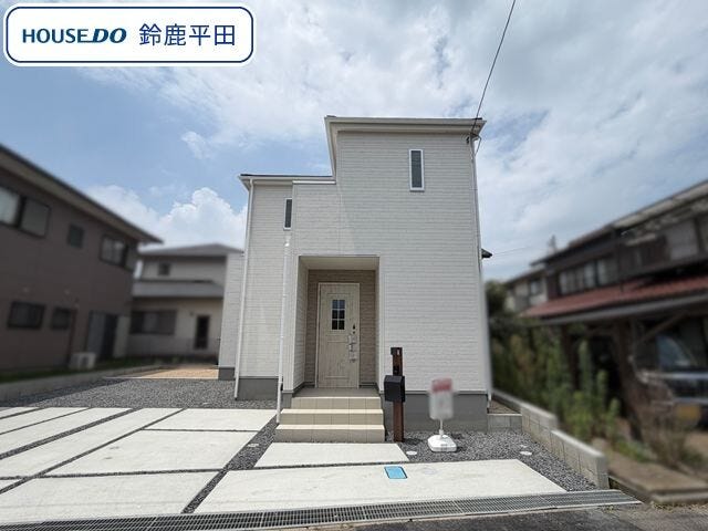 【外観】
若松小学校/大木中学校エリアの閑静な住宅街に建つ4LDKです。周辺環境の確認を兼ねて見学してみませんか。
(2026年7月19日 撮影)