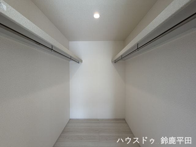 2階南西側約7帖洋室にウォークインクローゼットを確保。奥行きがあり収納力豊富なところが特徴です。