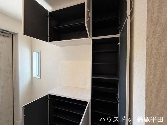 【シューズインクローゼット】収納力豊富でご家族で分けて収納できるのがいいですね。