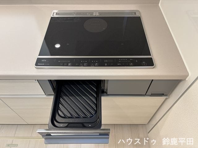 【IHクッキングヒーター、グリル】火を使わないので安全に調理ができ、天板がフラットなのでお手入れがしやすいです。