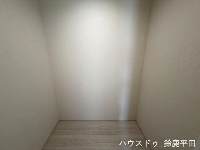 2階の階段横に便利なストレージルームを完備。掃除用品や季節物などをまとめて収納でき、居住空間をすっきり保てます。