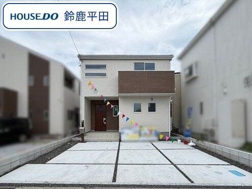 【外観】
亀山西小学校/亀山中学校エリアに建つ5LDKです。一度見学してみませんか。(2026年7月27日 撮影)