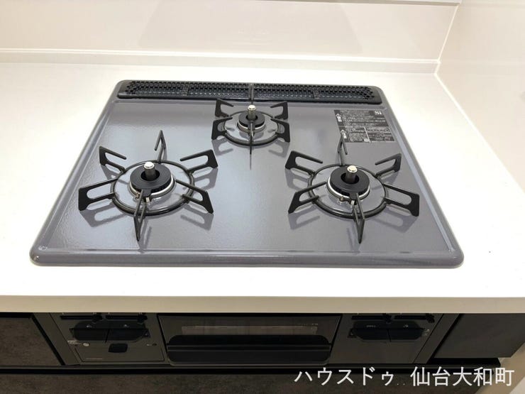 強い火力で同時調理で時短が叶う三口ガスコンロ+*