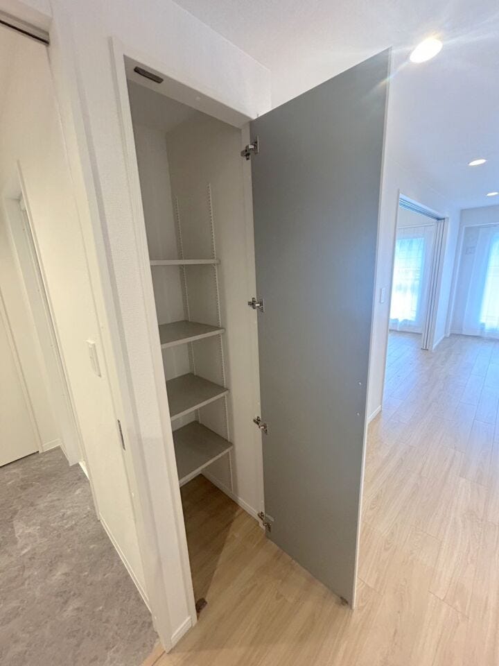 廊下の収納です。