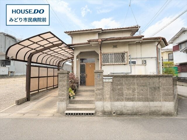 【外観】
【大高町字己新田エリア】3LDK、駐車スペース2台確保◎中古戸建になります。
名鉄常滑線/名和駅まで徒歩19分
・アミカ東海名和店まで徒歩17分
・ドラッグセイムス 大高店まで徒歩26分