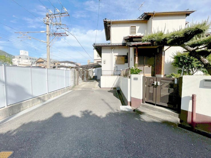 ■小倉南区湯川新町 中古戸建て■ ■駐車2台可■LDK約12帖■和室■バス停徒歩約4分