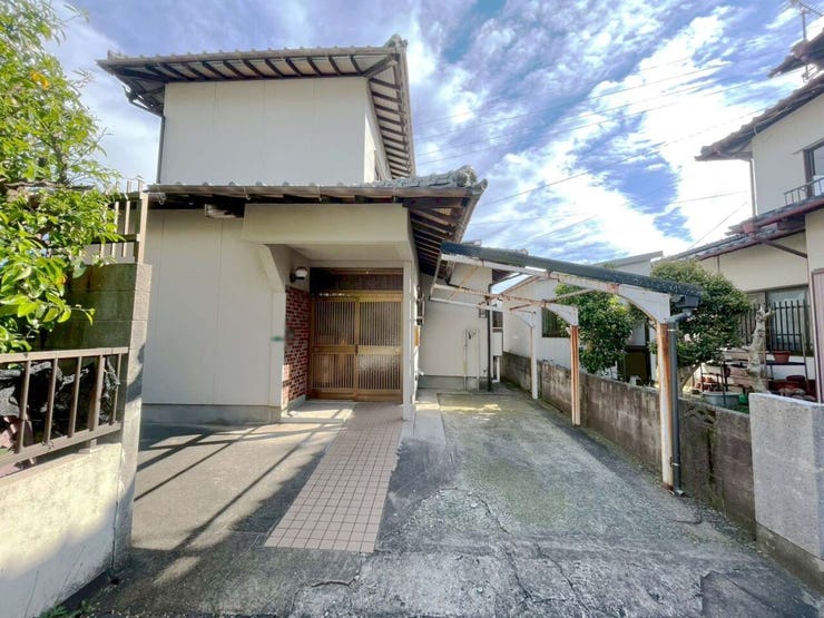 ■小倉南区湯川新町 中古戸建て■ ■駐車2台可■LDK約12帖■和室■バス停徒歩約4分