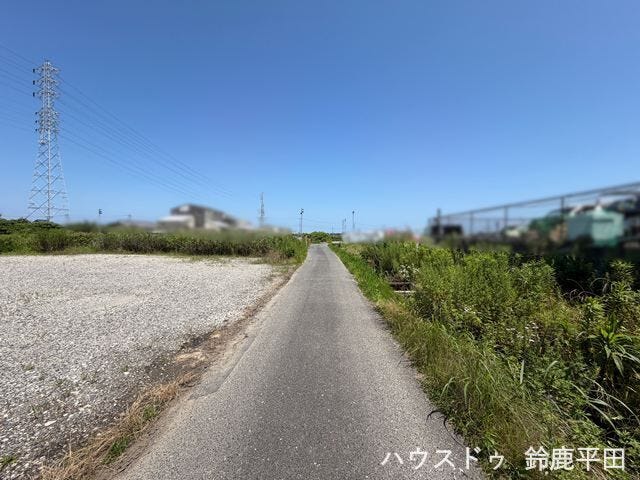 【南西側幅員約2.0m前面道路】閑静な住宅地に位置しているので車通りが少なく、落ち着いた住環境です。
(2026年7月9日 撮影)