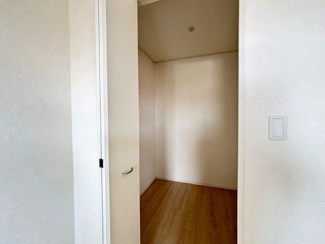 8帖洋室 ウォークインクローゼット