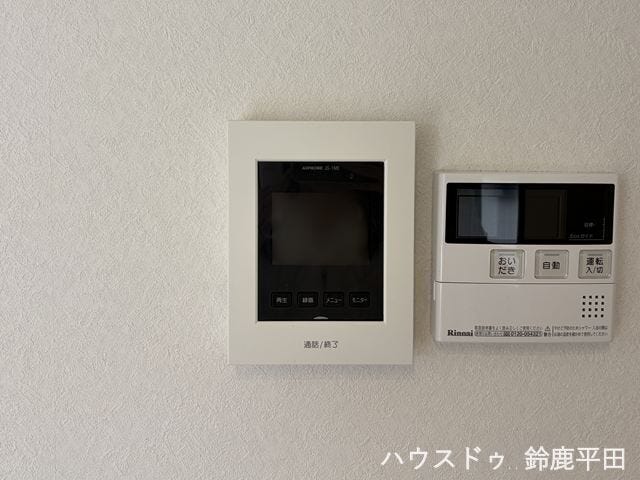 【モニター付きインターホン】モニターがついているので防犯対策にもなりますね。